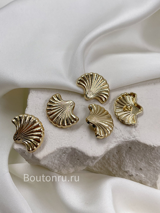 Пуговицы Скиапар. золотистые в форме ракушки