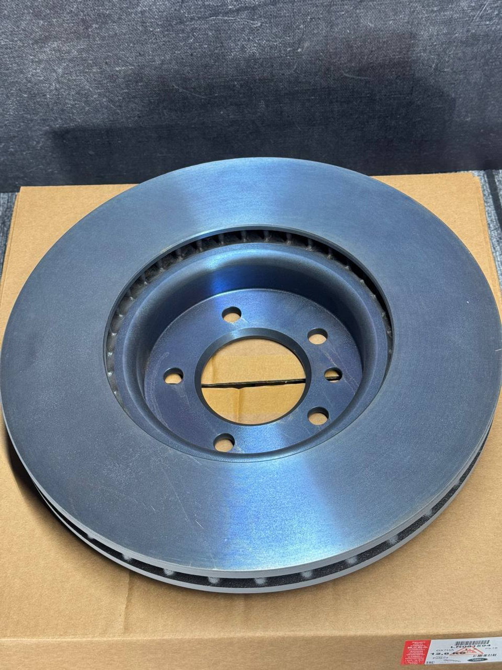 Тормозной диск передний Land Rover LR081594