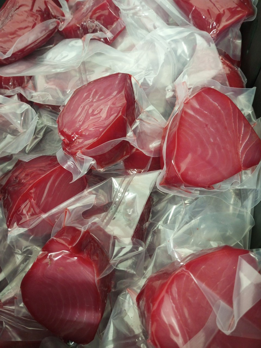 Тунец холодного копчения кусок в вакуумной упаковке