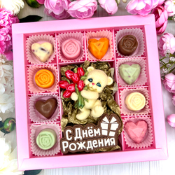 Шоколадный набор "С Днём рождения": Мишка с тюльпанами, шоколадка-надпись и 10 конфет ручной работы