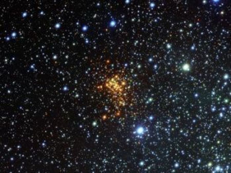 NASA представило изображение крупнейшего звёздного скопления в нашей галактике