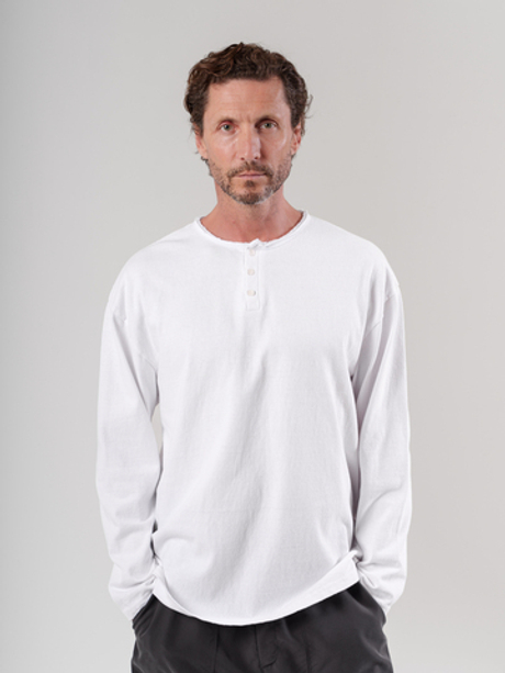 Белый лонгслив на пуговицах