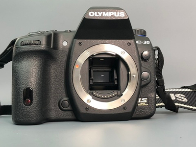 Olympus E30