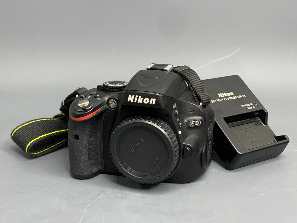 Nikon D5100 9.400 кадров