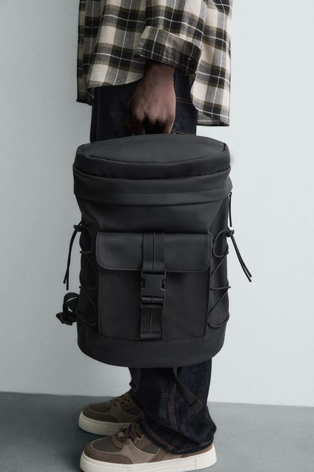 ZARA ПРОРЕЗИНЕННЫЙ РЮКЗАК, ЧЕРНЫЙ