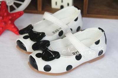 Туфли детские в горох с бантом из лакированной кожи