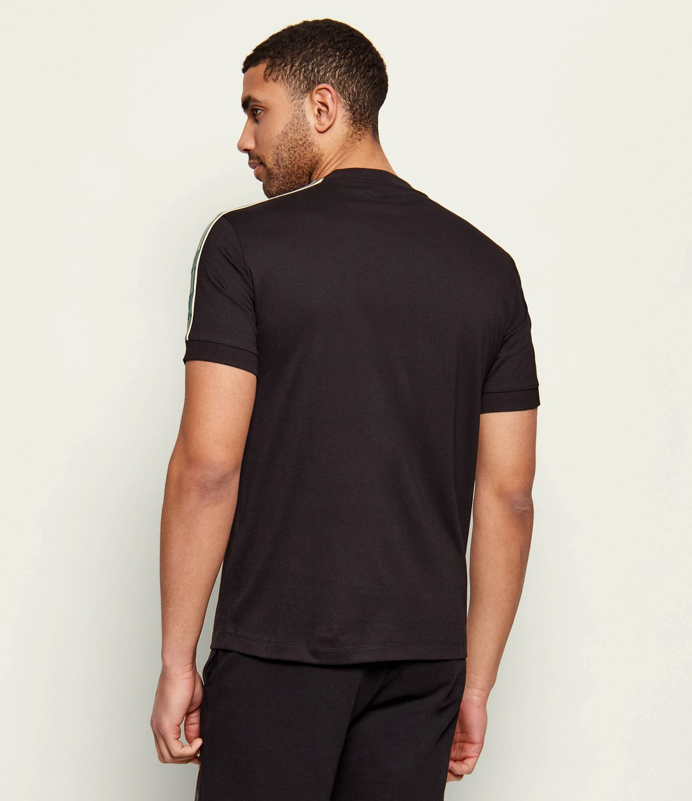 Футболка EA7