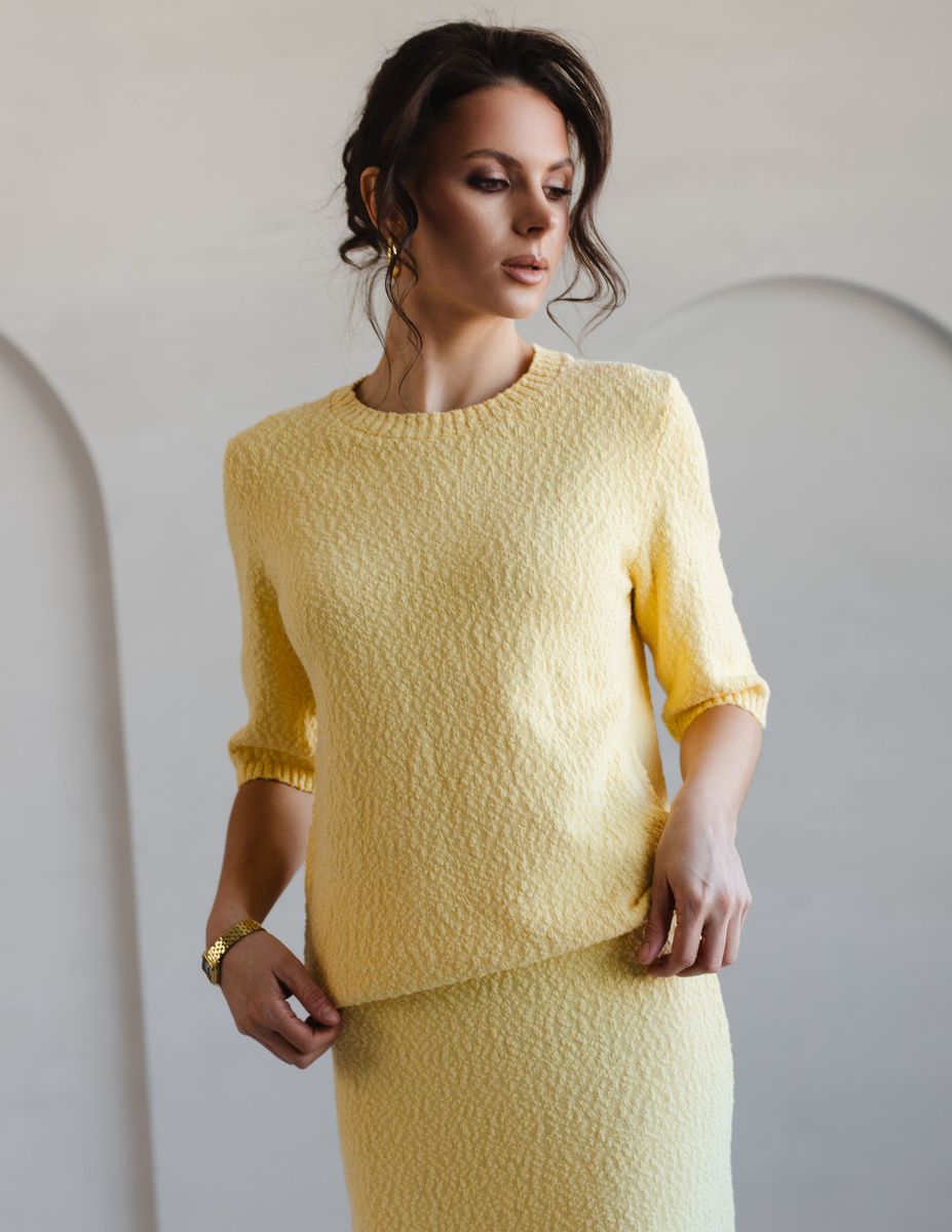 Костюм из фактурного хлопка джемпер и юбка лимонный