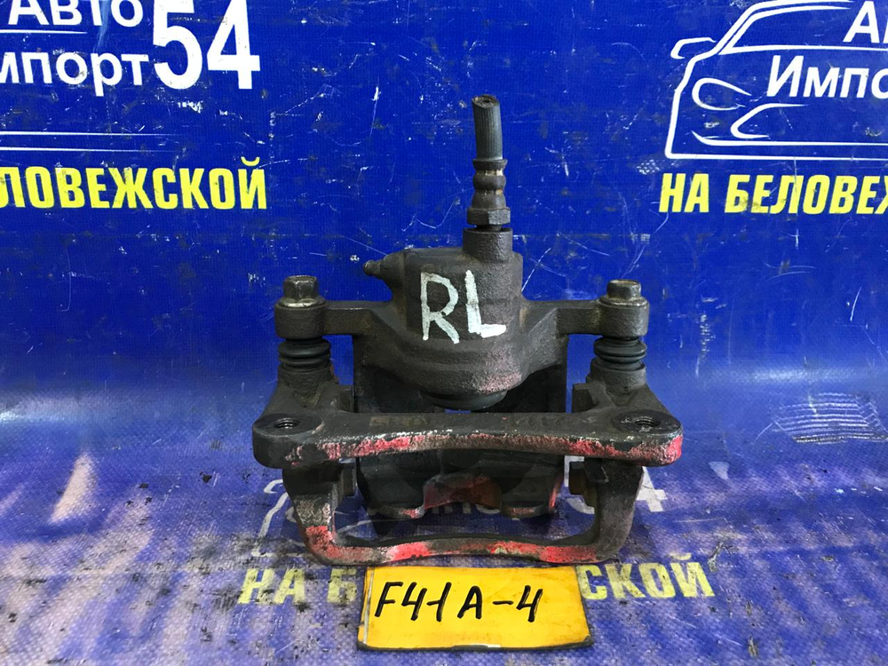 Суппорт тормозной задний левый MITSUBISHI DIAMANTE 1997