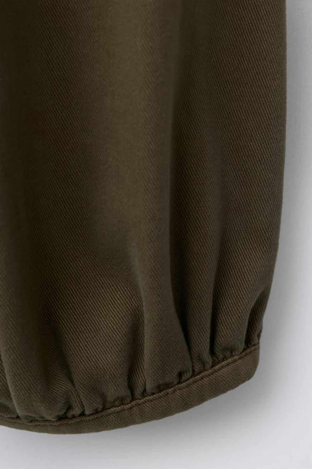 ZARA БРЮКИ БАГГИ С ЗАЩИПАМИ, МЯГКИЙ ЗЕЛЕНЫЙ