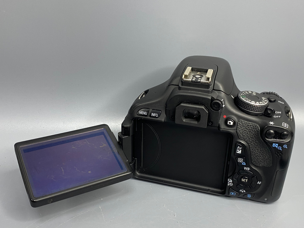 Canon 600D kit 18-55mm IS II 44.000 Кадров