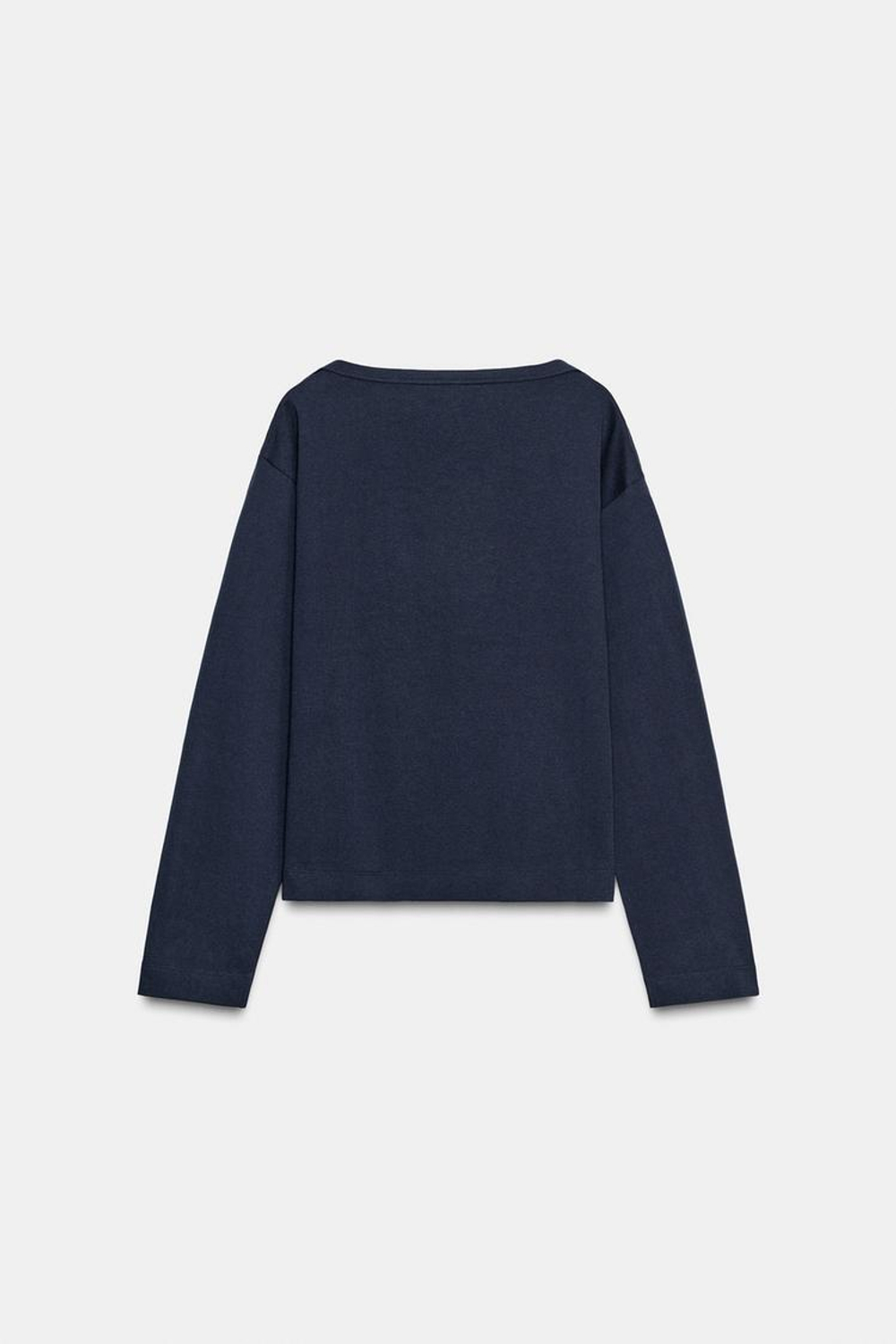 ZARA ФУТБОЛКА С ВЫРЕЗОМ ЛОДОЧКОЙ И ЭТИКЕТКОЙ, МОРСКОЙ СИНИЙ