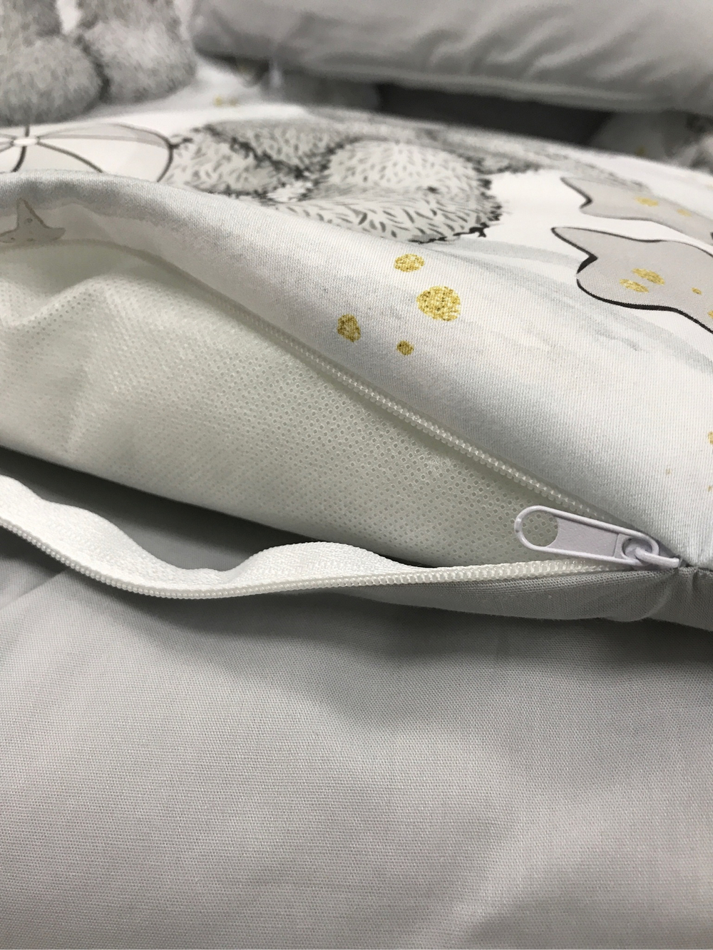 Комплект в кроватку 18 предметов "Мишка Тедди" серый, кружева-сатин