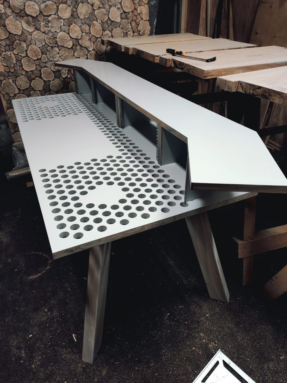 Акустический стол основа МДФ акантовка массив