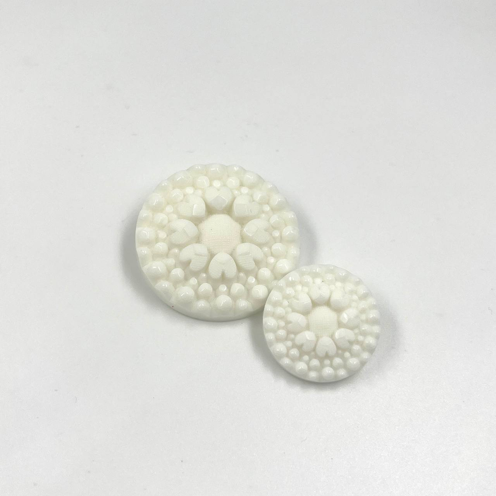 Пуговицы белая цветочная инкрустация