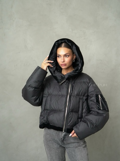 Черный пуховик с бархатными вставками