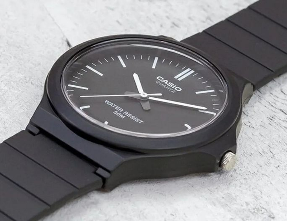 Мужские наручные часы Casio Collection MW-240-1E