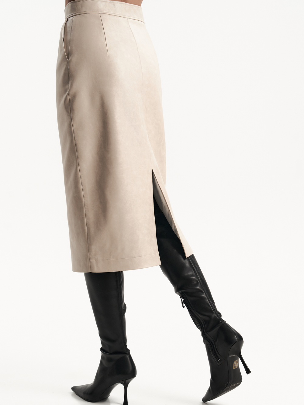 Юбка экокожа в молочном цвете