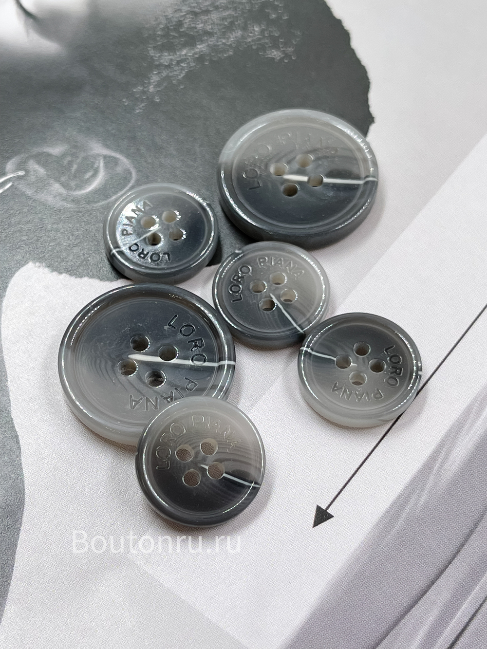 Пуговицы ЛП. на прокол серые с градиентом и белой прожилкой