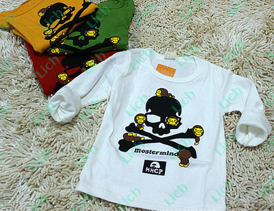 Лонгслив с принтом черепа, костей и обезьян и надписью