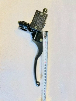 Главный тормозной цилиндр передний для мотоцикла с рычагом