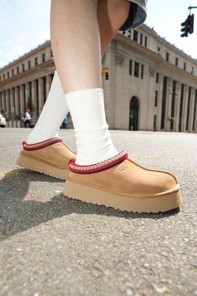 UGG Tazz — идеальные тапочки для уютных выходных