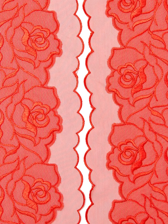 05-153 Вышивка на неэл. сетке двухслойная 18 см, Розы, красный (правая)