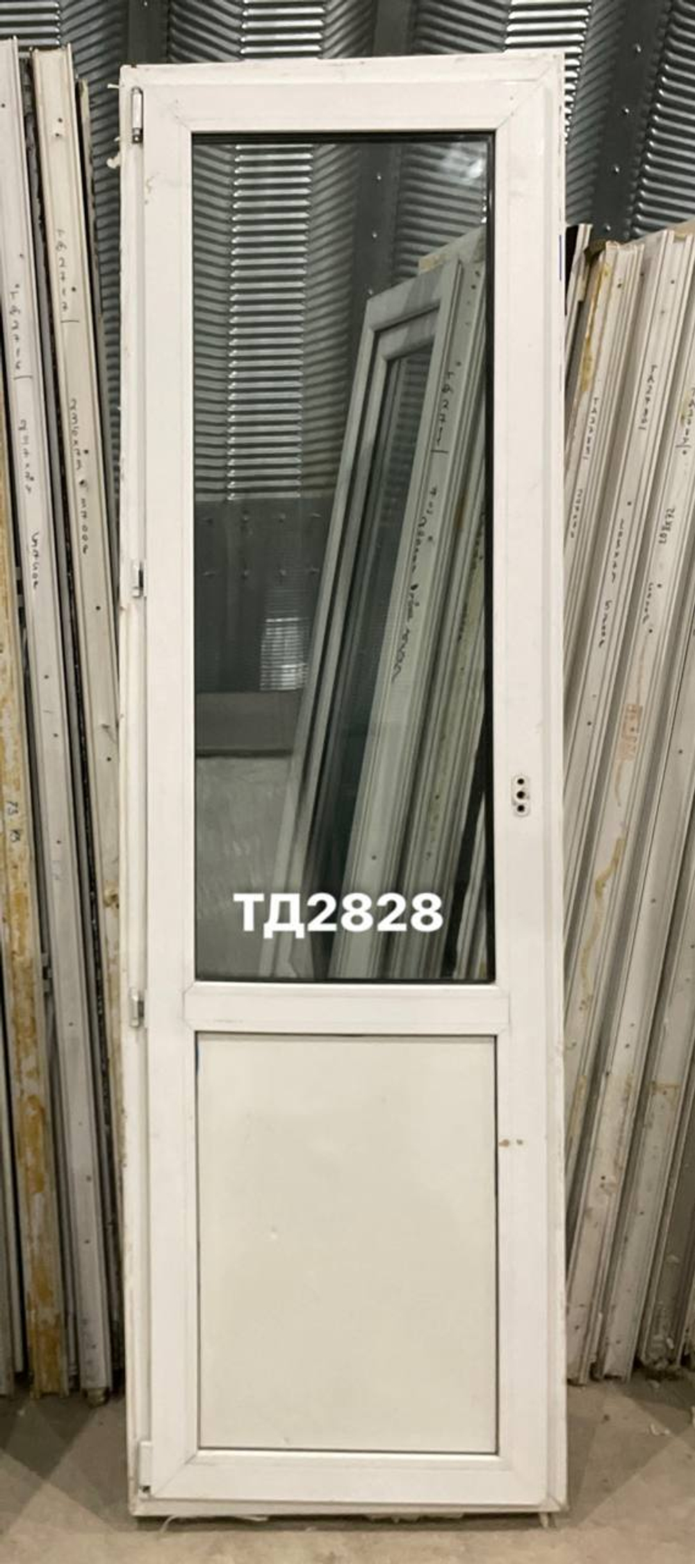 Дверь балконная пластиковая Б/У 232(в) х 70(ш)