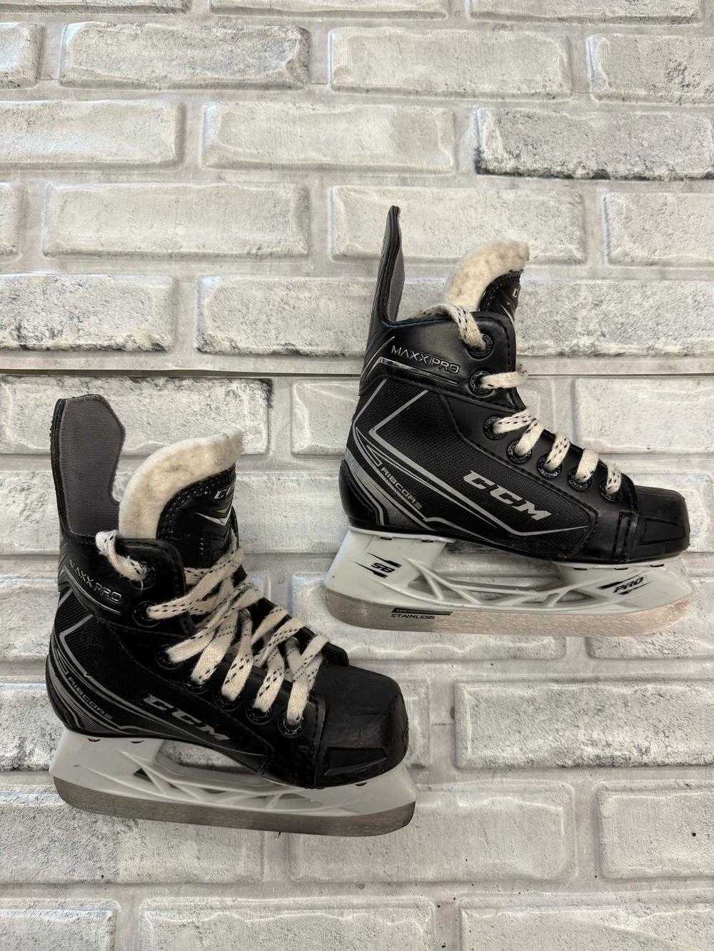 CCM tacks maxx YTH 1OR (EUR 28)