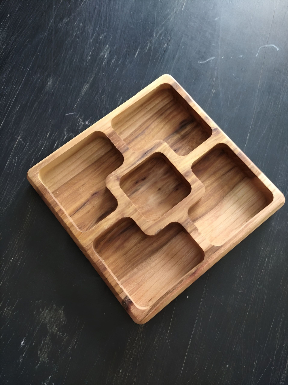Менажница квадратная из массива бука