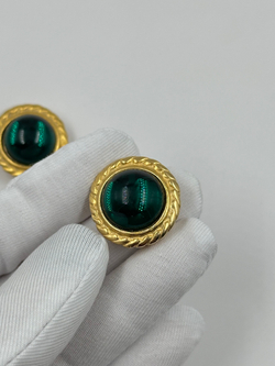 Накладка на пуговицу с зелёным кабошоном