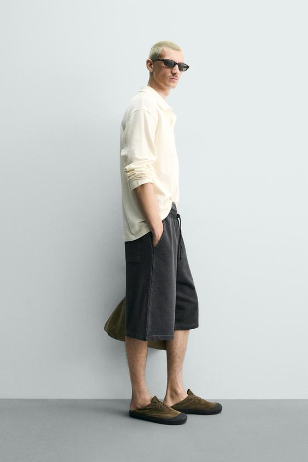 ZARA ШОРТЫ-ДЖОГГЕРЫ RELAXED FIT С ЭФФЕКТОМ ПОТЕРТОСТИ, ТЕМНЫЙ АНТРАЦИТ