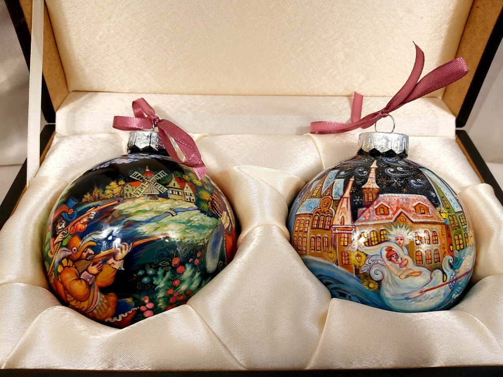 Набор новогодних шаров с полной росписью "Красная шапочка" и "Снежная королева"