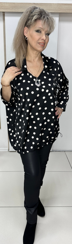 Нарядный блузон-туника в белый горошек