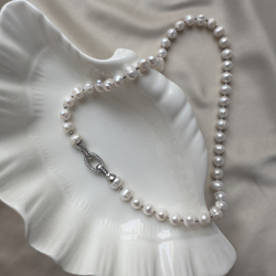 Авторское колье «Белая классика» — Викториэль