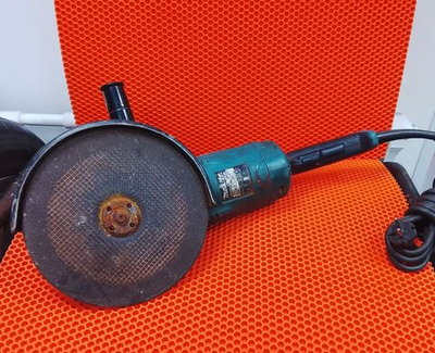 Угловая шлифмашина Makita GA 9020