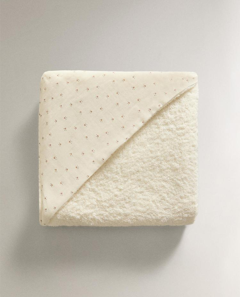 ZARA HOME ДЕТСКОЕ ПОЛОТЕНЦЕ С КАПЮШОНОМ И ЦВЕТОЧНЫМ ПРИНТОМ, ЭКРЮ
