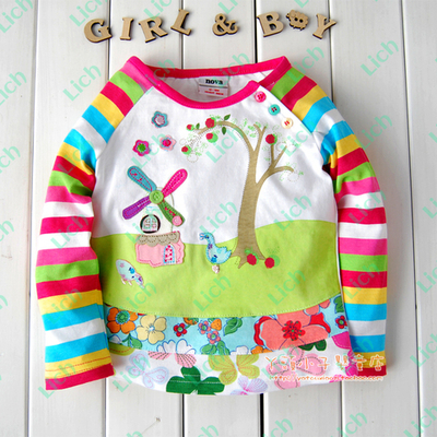 Лонгслив детский с рукавами в полоску и аппликациями