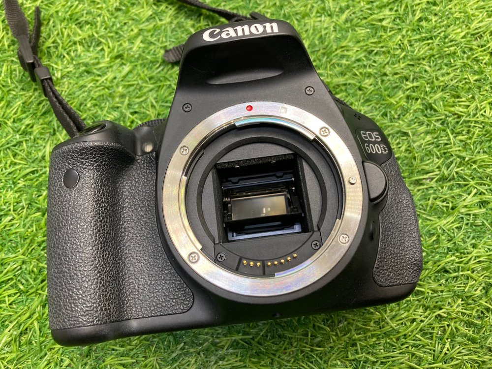 Canon 600D kit 18-55mm 3.5-5.6 III (16.400 кадров)