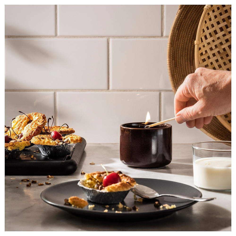 Свеча ароматическая IKEA KOPPARLONN (КОППАРЛОНН), Вишня, миндаль и шафран, Коричнево-красный, 25 часов