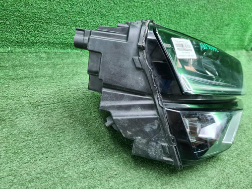 Фара правая Skoda Karoq (2017-2021) LED