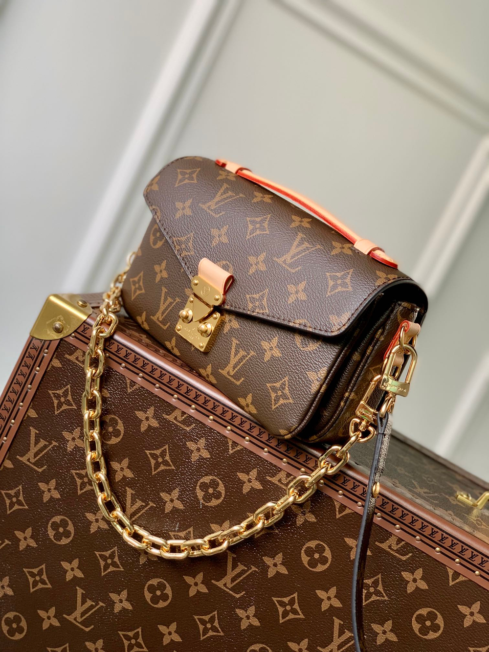 Louis Vuitton Pochette Metis East West