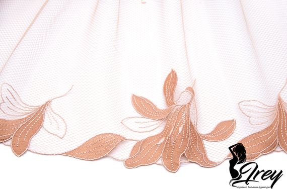 05-133 Вышивка на неэл. сетке 18 см, телесный/бежевый (левая)