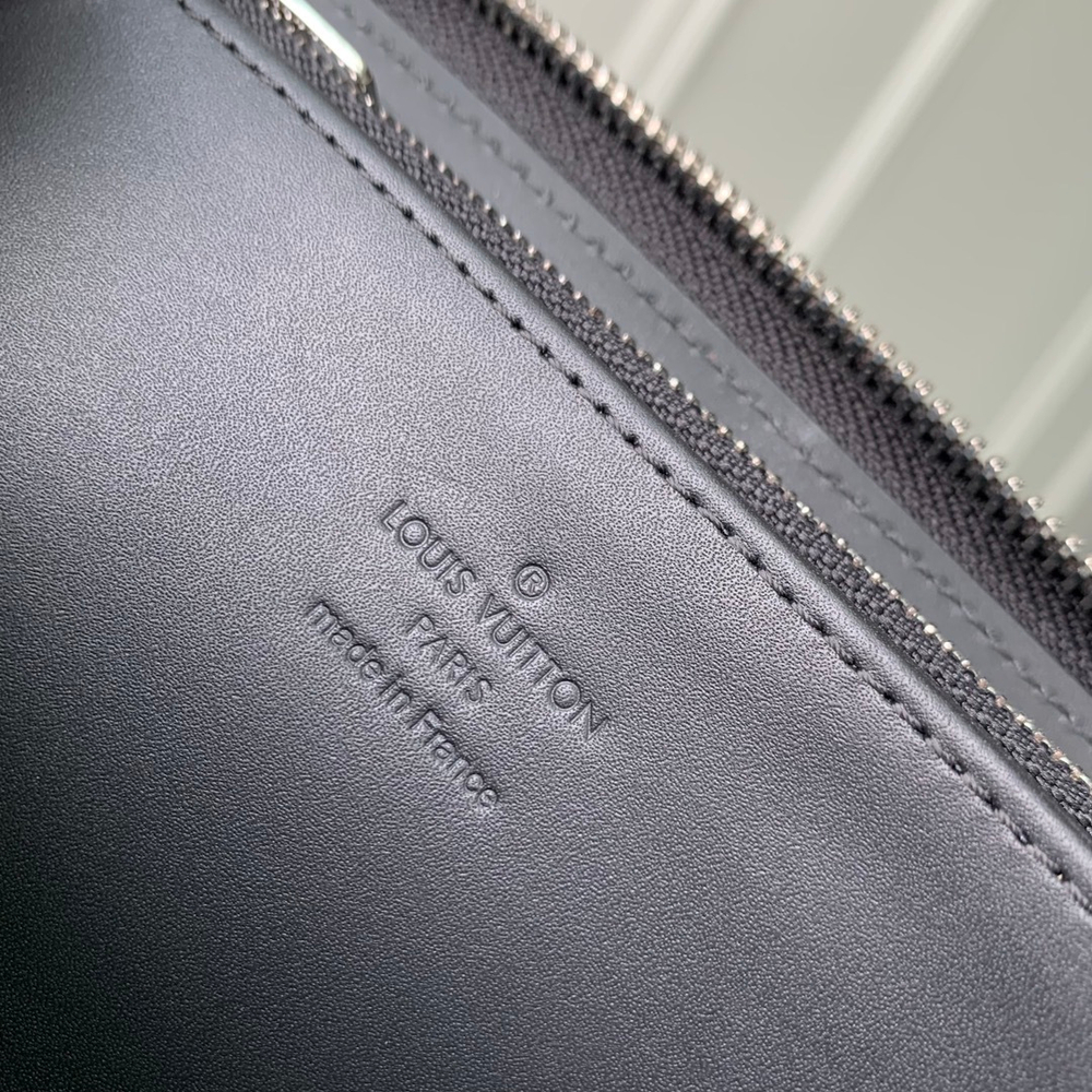 Louis Vuitton Zippy Wallet