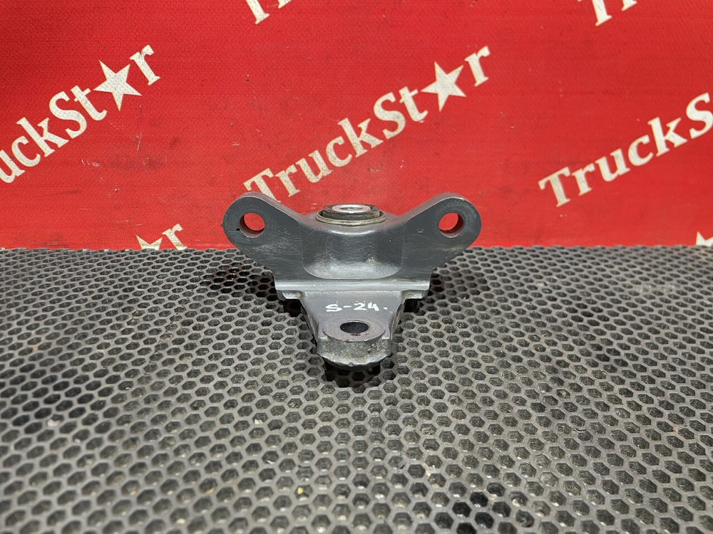 Кронштейн стойки стабилизатора 2021г