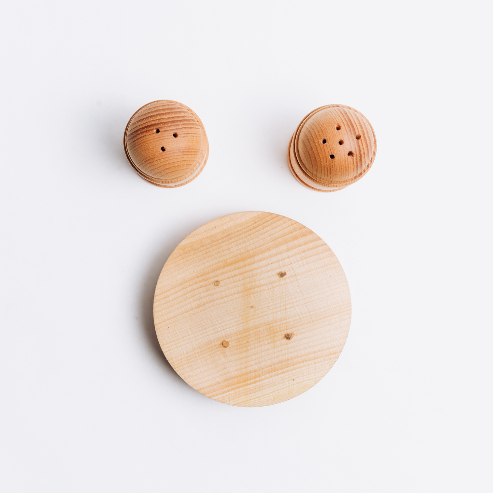 Деревянная солонка и перечница с подставкой из сибирского кедра. SP9