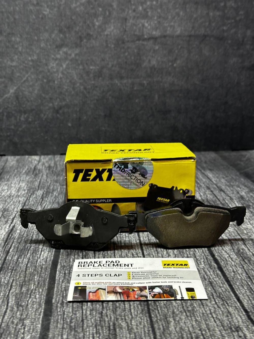 Тормозные колодки TEXTAR 2392701