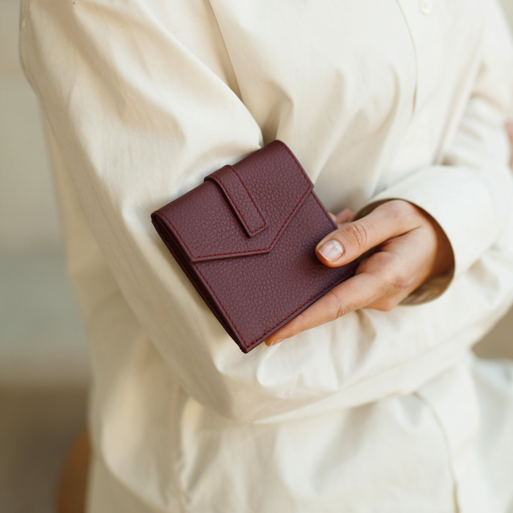 Картхолдер-кошелек Perle из кожи теленка бордового цвета