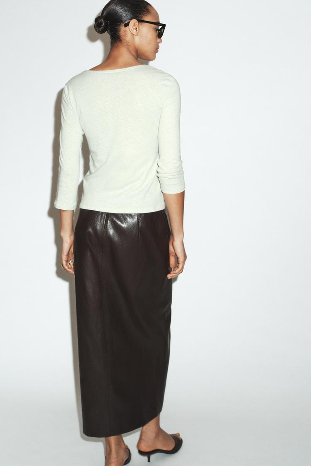 ZARA ФУТБОЛКА ИЗ ЛЬНА С ЭФФЕКТОМ ПОТЕРТОСТИ, ЦВЕТ МОРСКОЙ ВОЛНЫ