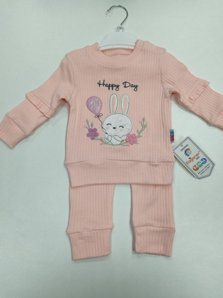 Трикотажный костюм с рисунком Зайчика и с надписью Happy Day